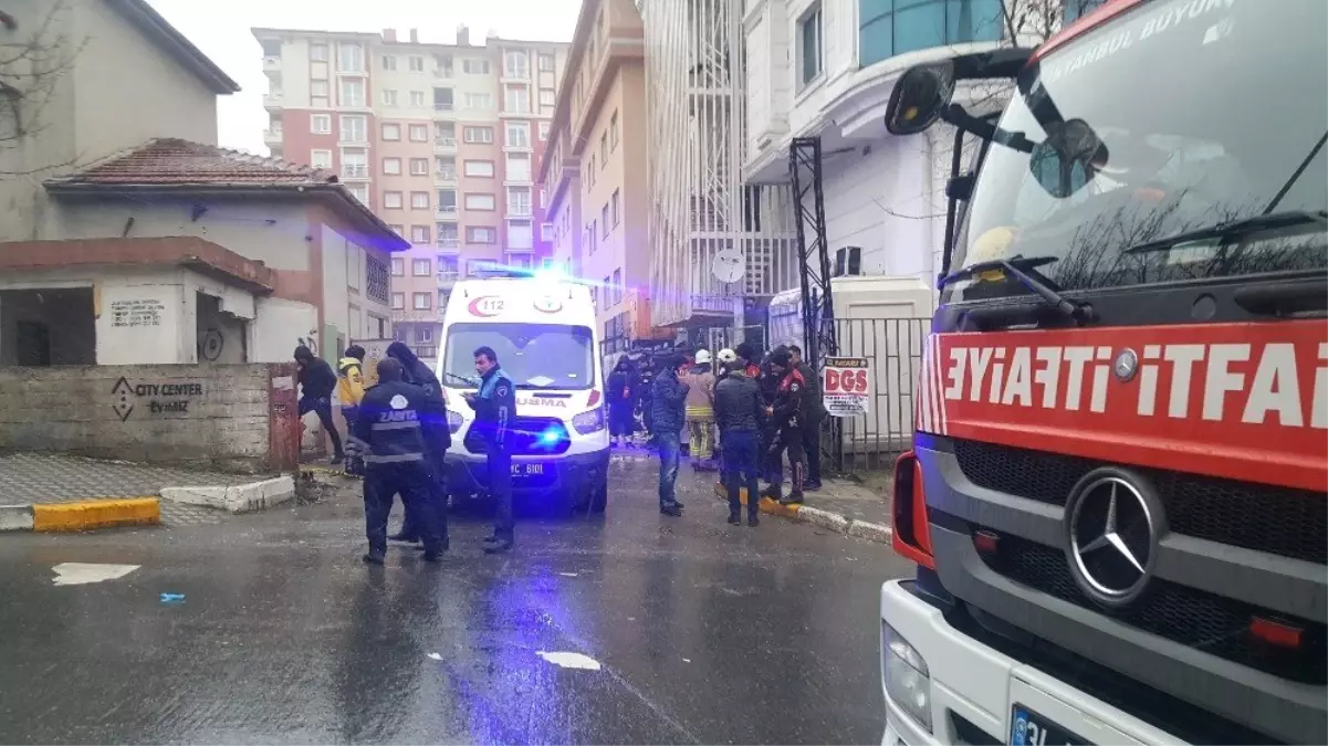 Esenyurt'ta Trafoya Giren Genç Yanarak Can Verdi