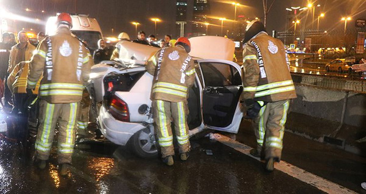 İstanbul'da 11 Araç Birbirine Girdi: 1 Ölü, 4 Yaralı
