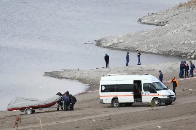 Kayseri'de Baraj Gölüne Giren Genç Boğuldu Kayseri'de Baraj Gölüne Giren Genç Boğuldu