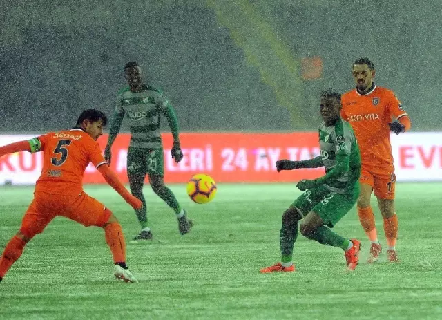 Medipol Başakşehir - Bursaspor Maçına Kar Engeli - Spor ...