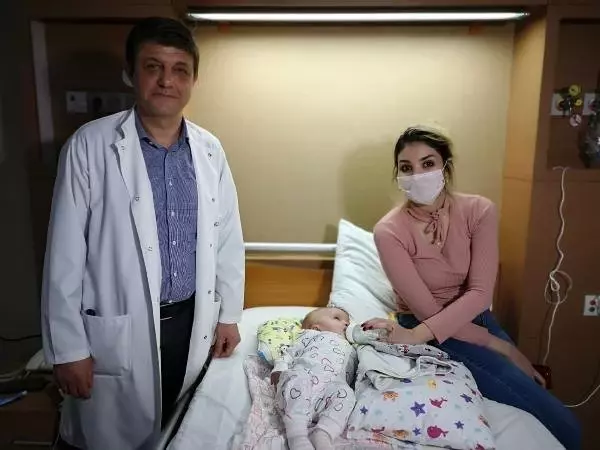 4 Aylık Bebekten 'Böbrek' Büyüklüğünde Tümör Çıktı 4 Aylık Bebekten 'Böbrek' Büyüklüğünde Tümör Çıktı