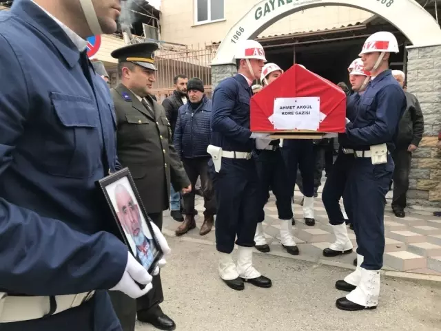 Akhisarlı Gazi Ahmet Akgül Son Yolculuğuna Uğurlandı Akhisarlı Gazi Ahmet Akgül Son Yolculuğuna Uğurlandı