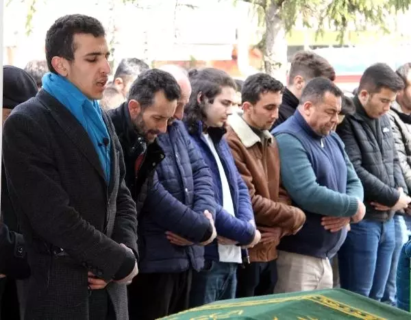 Akıntıya Kapılarak Boğulan Gencin Cenaze Namazını Ağabeyi Kıldırdı Akıntıya Kapılarak Boğulan Gencin Cenaze Namazını Ağabeyi Kıldırdı