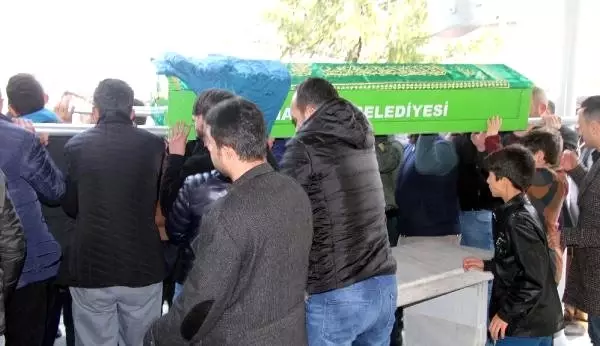 Akıntıya Kapılarak Boğulan Gencin Cenaze Namazını Ağabeyi Kıldırdı Akıntıya Kapılarak Boğulan Gencin Cenaze Namazını Ağabeyi Kıldırdı