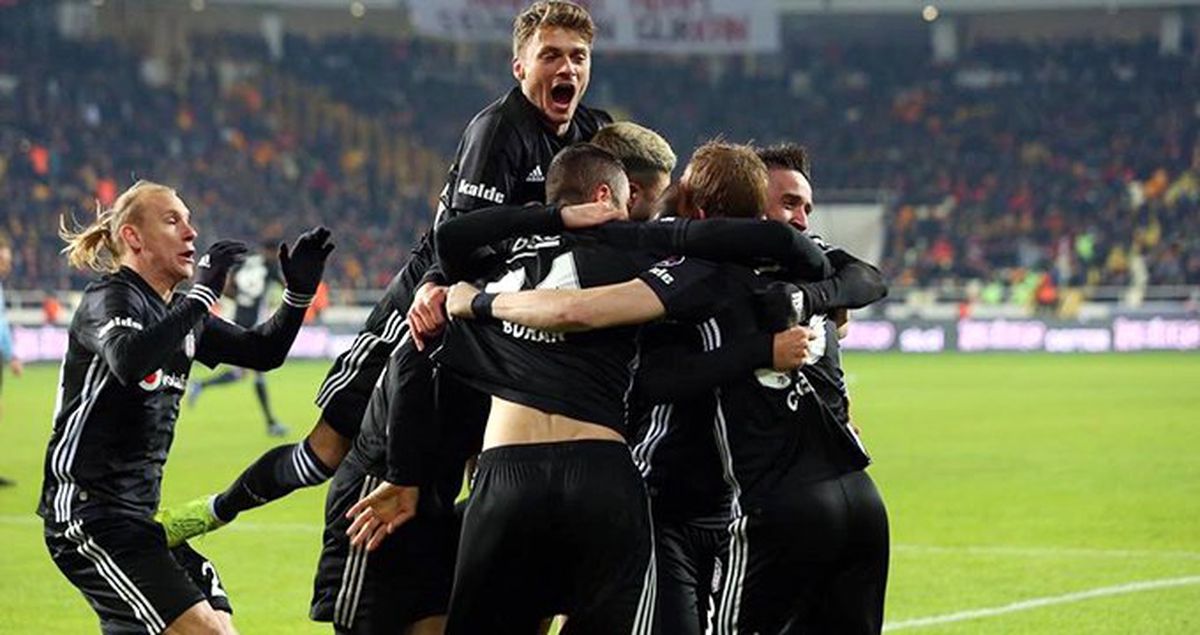 Beşiktaş, Fenerbahçe'yi de Yenip Zirve Takibini Sürdürmek İstiyor