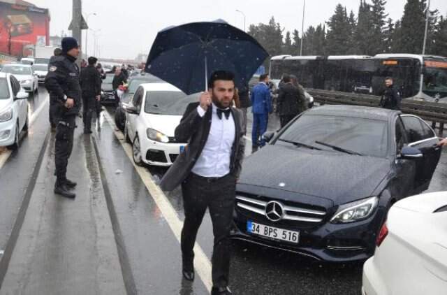 Düğün Konvoyundan Havaya Ateş Açıldı, Polis Alarma Geçti