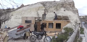 Kapadokya'da Peribacaları Yakınındaki Yapıların Yıkımı Devam Ediyor
