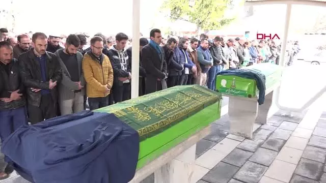 Kayseri Akıntıya Kapılarak Boğulan Gencin Cenaze Namazını Ağabeyi Kıldırdı Kayseri Akıntıya Kapılarak Boğulan Gencin Cenaze Namazını Ağabeyi Kıldırdı
