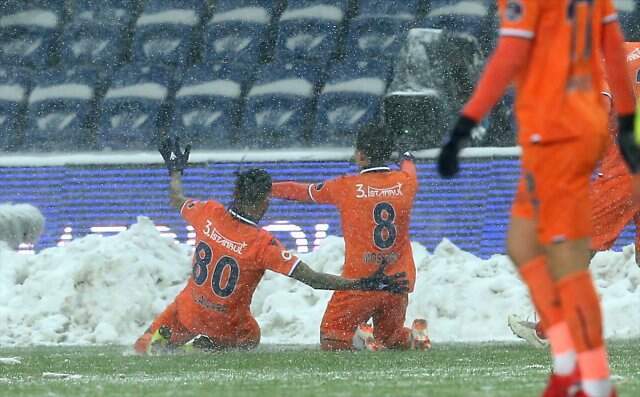 Lider Medipol Başakşehir, Bursaspor'u Rahat Geçti