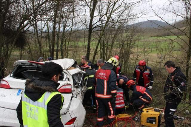 Tem Otoyolunda Feci Kaza: 2 Ölü, 1 Bebek Yaralı