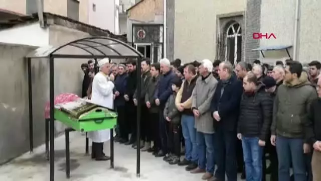 Bursa Kansere Yenik Düşen Melike'nin Tabutuna Duvağı Serildi Bursa Kansere Yenik Düşen Melike'nin Tabutuna Duvağı Serildi