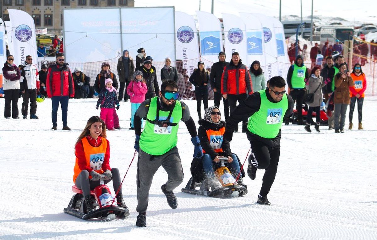 Erciyes'teki 'Artık Çekilmez Oldun' Yarışması Renkli Görüntülere Sahne Oldu
