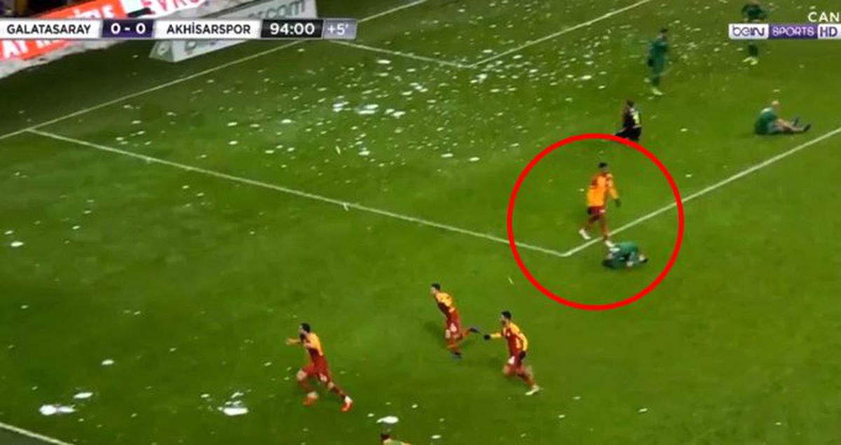 Galatasaraylı Donk, Herkes Gole Sevinirken Kılını Bile Kıpırdatmadı