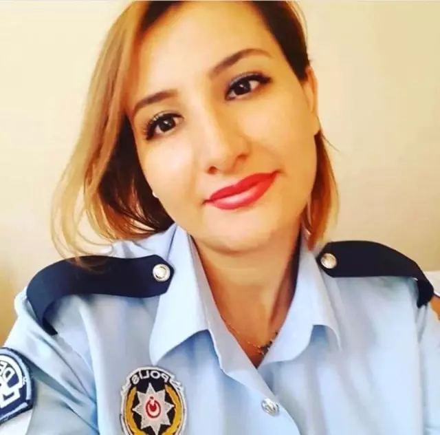 Kansere Yenik Düşen Polis Memuru Hülya Özdemir Son Yolculuğuna Uğurlandı Kansere Yenik Düşen Polis Memuru Hülya Özdemir Son Yolculuğuna Uğurlandı