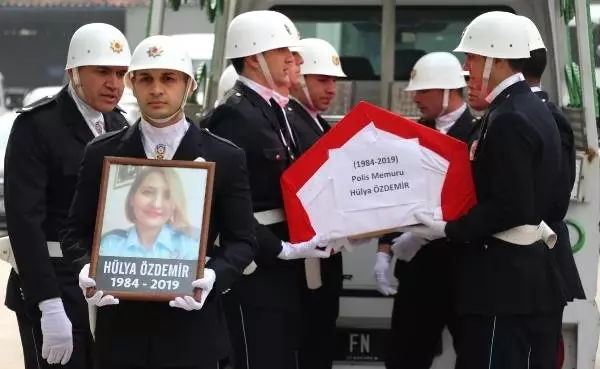 Kolon Kanserinden Ölen Polis Eşe Son Dokunuş Kolon Kanserinden Ölen Polis Eşe Son Dokunuş