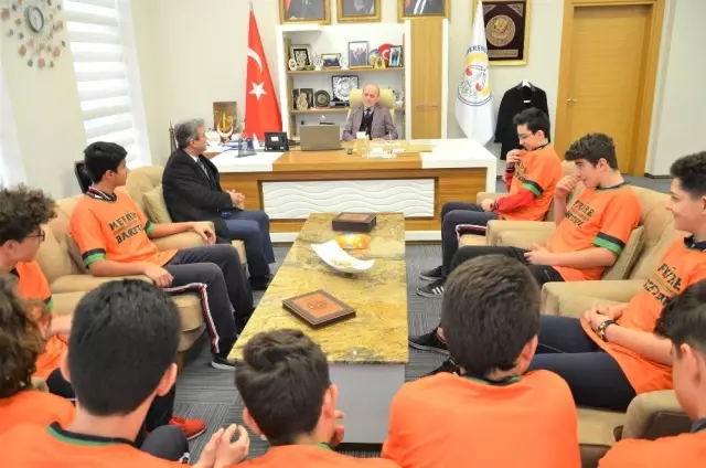 Şampiyonlardan Başkan Öztürk'e Ziyaret