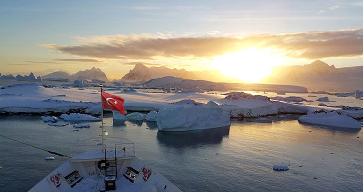 Bakan Varank: Antarktika'da Geçici Bilim Üssümüzü Kurduk