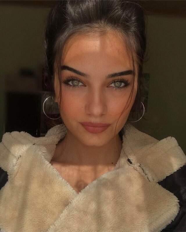 Belinay Sandıkçı Kimdir?