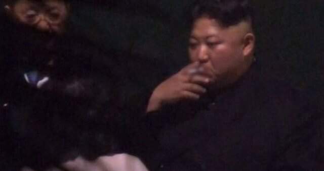 Kuzey Kore Lideri Kim Jon-Un, Trump'la Yapacağı Görüşme Öncesi Sigara İçerken Görüntülendi