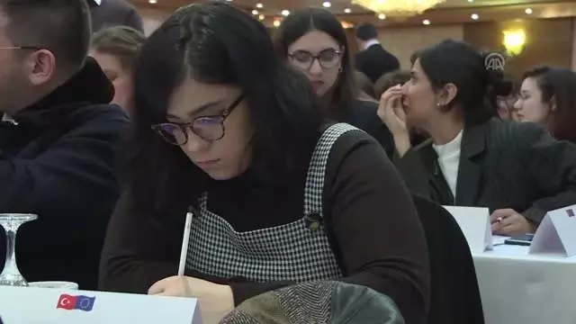 Mülteci Haberleri: Gündem Belirleme ve Kamuoyu Oluşturmada Medyanın Rolü' Semineri Mülteci Haberleri: Gündem Belirleme ve Kamuoyu Oluşturmada Medyanın Rolü' Semineri