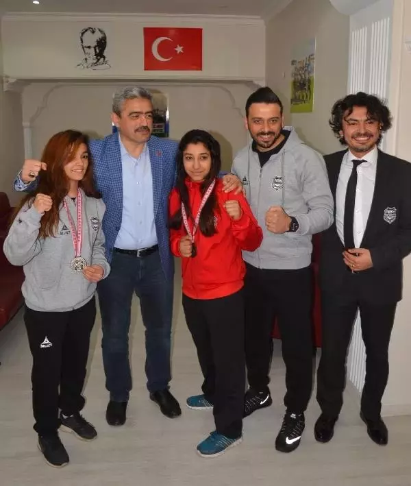 Nazillili Kadın Boksörlere Milli Davet Nazillili Kadın Boksörlere Milli Davet