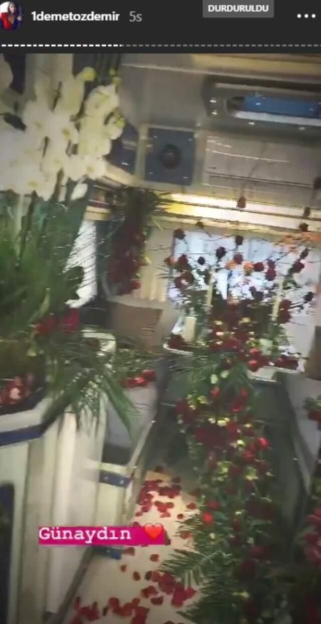 Oyuncu Demet Özdemir'in Doğum Gününde Karavanı Güllerle Kaplatıldı