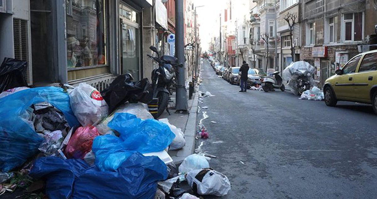 Şişli'de İşçilerin Grevi Nedeniyle Çöpler Toplanmadı