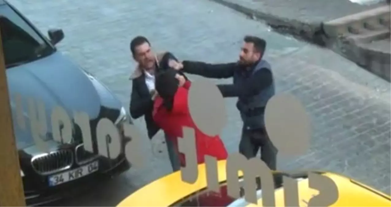 Taksim Meydanı'nda Tekme Tokat Taksici Kavgası