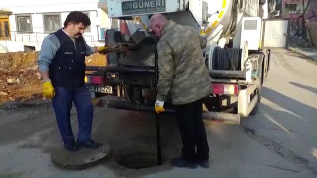Tuzla'daki Kaynağı Belirsiz Koku Araştırılıyor (4)