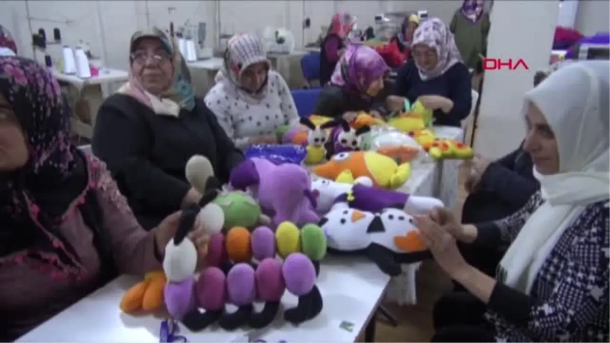 Adıyamanlı Kadınlar, Bez Oyuncak Yapıyor