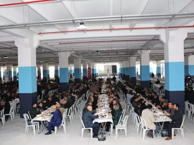 Başkan Çerçi, 'Millet Çarşısı'nda Pazarcıları Ağırladı Başkan Çerçi, 'Millet Çarşısı'nda Pazarcıları Ağırladı
