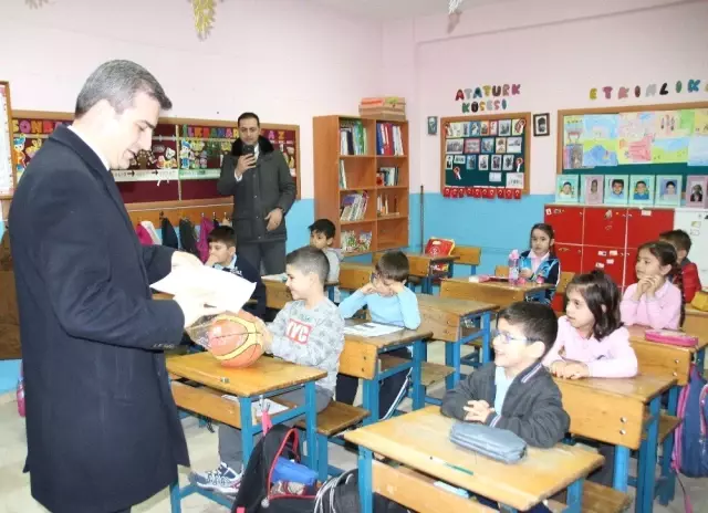 Başkan Yemenici, Öğrencilerin Taleplerini Yerine Getirerek Sürpriz Yaptı Başkan Yemenici, Öğrencilerin Taleplerini Yerine Getirerek Sürpriz Yaptı