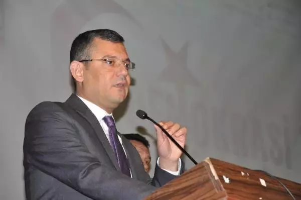 CHP'li Özel: Memnun Olmadığın Başkan Varsa Göstereceğin Kırmızı Karttır CHP'li Özel: Memnun Olmadığın Başkan Varsa Göstereceğin Kırmızı Karttır