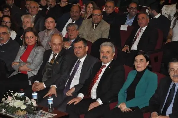 CHP'li Özel: Memnun Olmadığın Başkan Varsa Göstereceğin Kırmızı Karttır CHP'li Özel: Memnun Olmadığın Başkan Varsa Göstereceğin Kırmızı Karttır