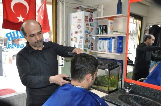 İki Üniversite Mezunu Berber, 25 Yıldır Yaşadığı Mahallede Muhtar Adayı Oldu