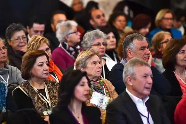 Oyuncu Cezmi Baskın, Sağlıklı Yaş Almanın İpuçlarını Verdi Oyuncu Cezmi Baskın, Sağlıklı Yaş Almanın İpuçlarını Verdi