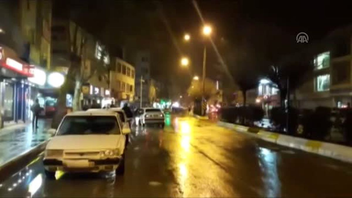 Babasının Aracını Kaçırıp 2 Akrabasını Bıçakladı