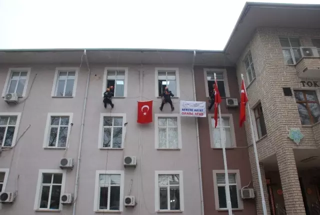 Deprem Tatbikatını Gerçek Sandılar