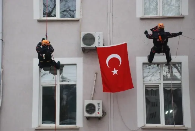 Deprem Tatbikatını Gerçek Sandılar