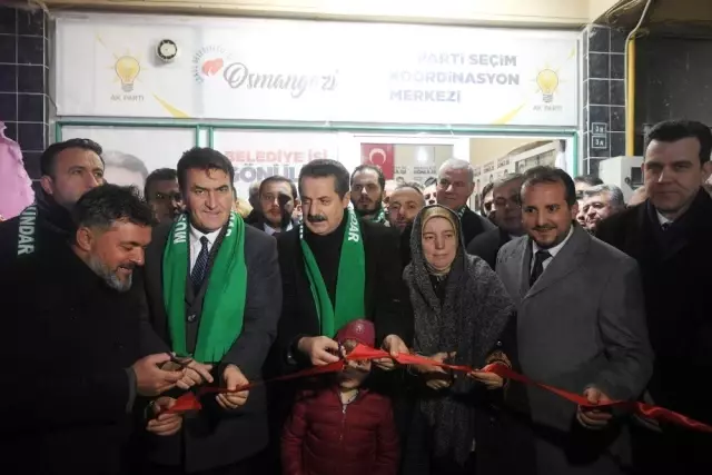 Dündar'dan Miting Gibi Seçim Bürosu Açılışı Dündar'dan Miting Gibi Seçim Bürosu Açılışı