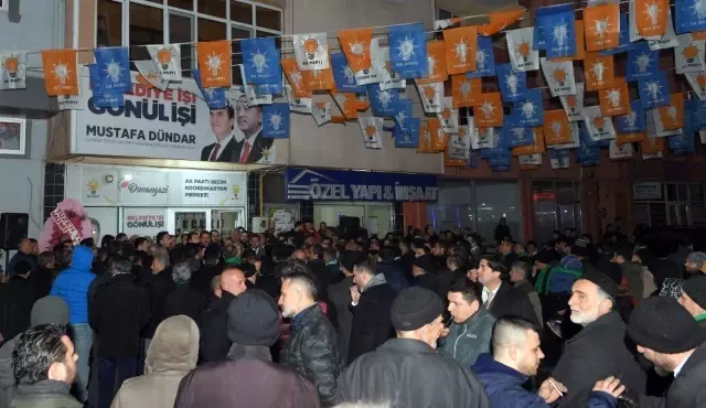 Dündar'dan Miting Gibi Seçim Bürosu Açılışı Dündar'dan Miting Gibi Seçim Bürosu Açılışı