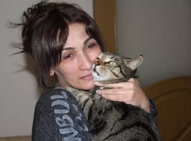 Efe' kedi patisiyle sahibini yanmaktan kurtard ile ilgili gÃ¶rsel sonucu