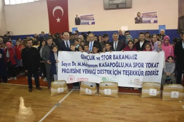 Öğrencilere Spor Malzemesi Desteği Öğrencilere Spor Malzemesi Desteği