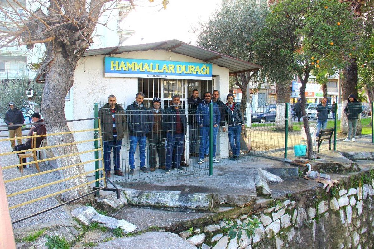 Söke'nin Şen Hamalları İşsizlikten Dert Yandı