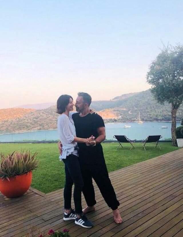 Cem Yılmaz, Defne Samyeli'nin Yıllar Önceki Görüntülerini Buldu