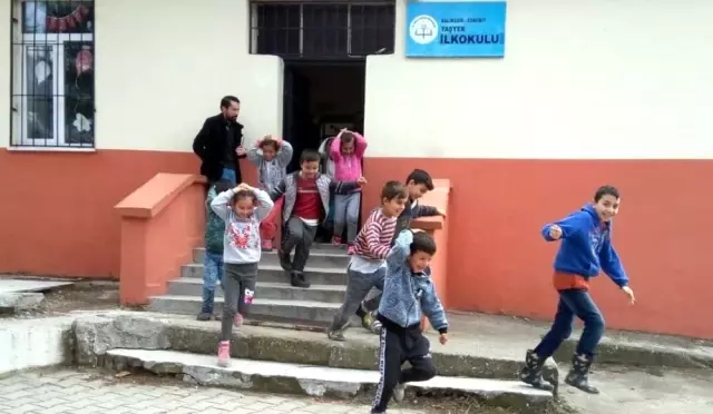 Edremit'te İlkokul Öğrencilerine Deprem Dersi