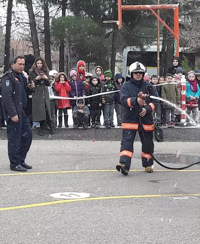 İtfaiyeden Okullarda Yangın Tatbikatı