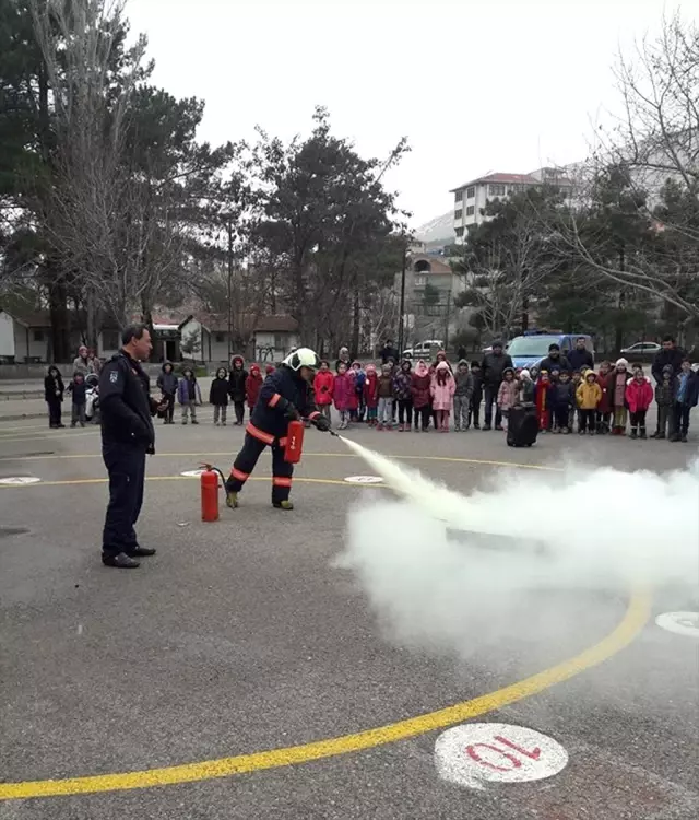 İtfaiyeden Okullarda Yangın Tatbikatı