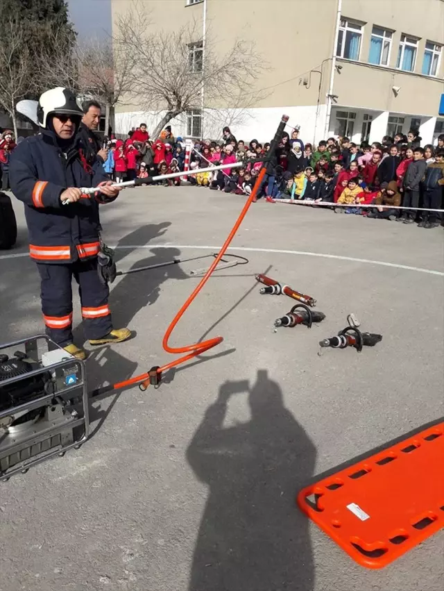 İtfaiyeden Okullarda Yangın Tatbikatı