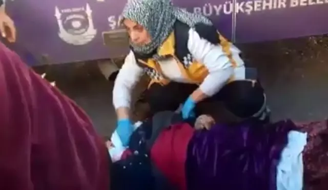 Minibüsün Altında Kalan Yaşlı Kadın Hayatını Kaybetti Minibüsün Altında Kalan Yaşlı Kadın Hayatını Kaybetti